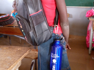 Botella colgada