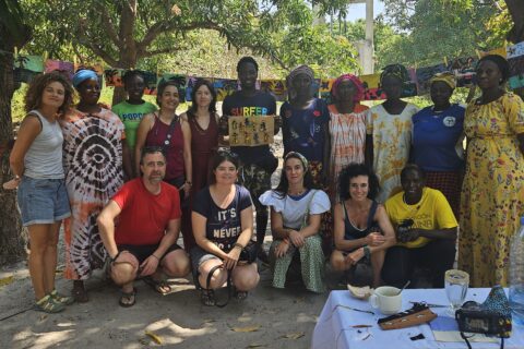 ¡CUIDADO! viajes solidarios vestidos de lucro